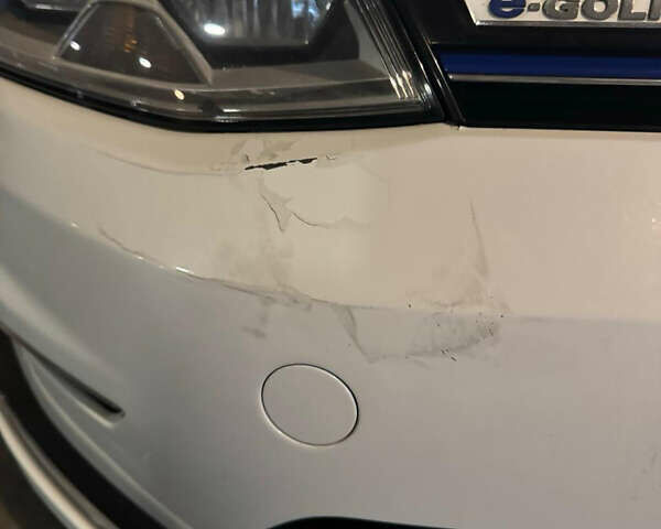 Белый Фольксваген e-Golf, объемом двигателя 0 л и пробегом 166 тыс. км за 7600 $, фото 19 на Automoto.ua