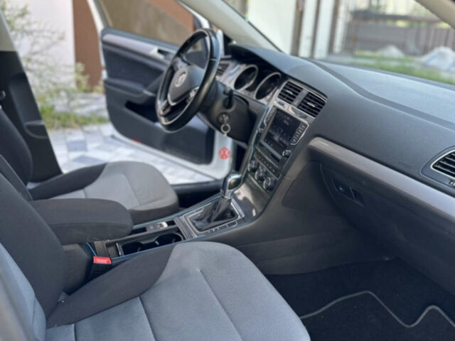 Білий Фольксваген e-Golf, об'ємом двигуна 0 л та пробігом 172 тис. км за 10500 $, фото 5 на Automoto.ua