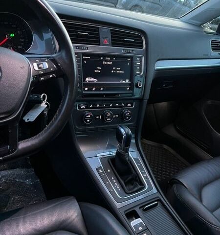 Белый Фольксваген e-Golf, объемом двигателя 0 л и пробегом 120 тыс. км за 7999 $, фото 17 на Automoto.ua