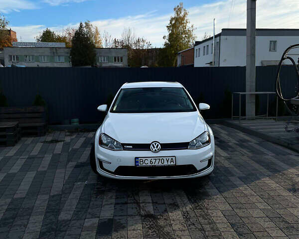 Белый Фольксваген e-Golf, объемом двигателя 0 л и пробегом 102 тыс. км за 7100 $, фото 3 на Automoto.ua