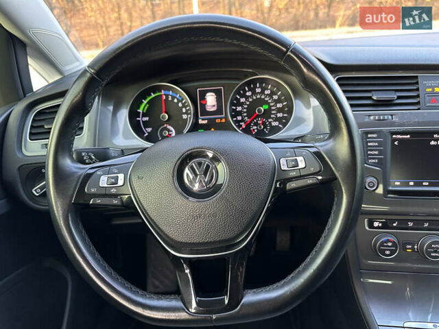 Белый Фольксваген e-Golf, объемом двигателя 0 л и пробегом 92 тыс. км за 7999 $, фото 15 на Automoto.ua