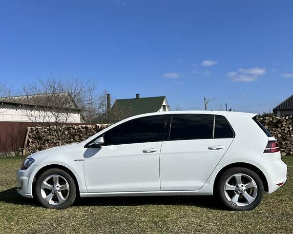 Белый Фольксваген e-Golf, объемом двигателя 0 л и пробегом 73 тыс. км за 10000 $, фото 2 на Automoto.ua