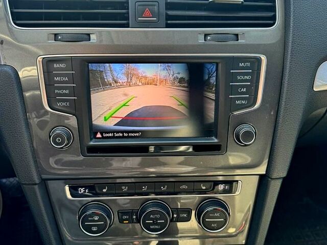 Белый Фольксваген e-Golf, объемом двигателя 0.11 л и пробегом 127 тыс. км за 8500 $, фото 7 на Automoto.ua