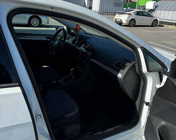 Белый Фольксваген e-Golf, объемом двигателя 0 л и пробегом 88 тыс. км за 8500 $, фото 23 на Automoto.ua