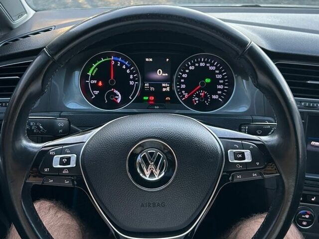 Белый Фольксваген e-Golf, объемом двигателя 0 л и пробегом 132 тыс. км за 10800 $, фото 19 на Automoto.ua