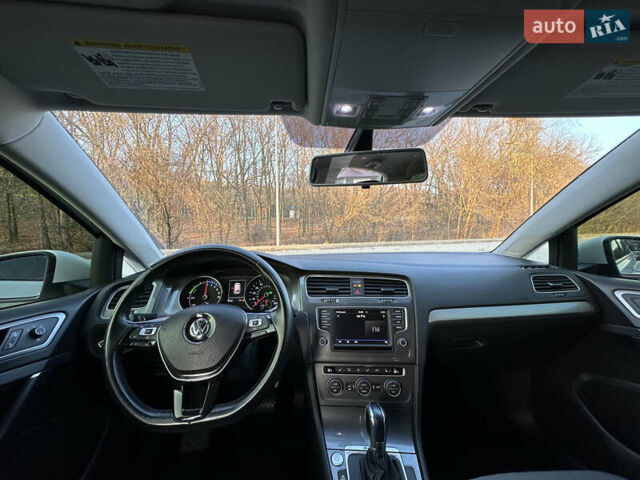 Белый Фольксваген e-Golf, объемом двигателя 0 л и пробегом 92 тыс. км за 7999 $, фото 14 на Automoto.ua