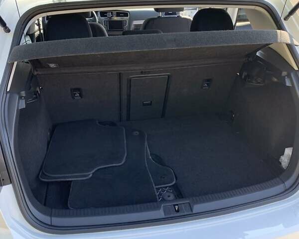 Белый Фольксваген e-Golf, объемом двигателя 0 л и пробегом 82 тыс. км за 10300 $, фото 14 на Automoto.ua