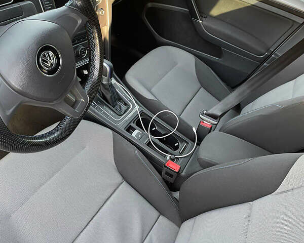 Белый Фольксваген e-Golf, объемом двигателя 0 л и пробегом 102 тыс. км за 7100 $, фото 15 на Automoto.ua
