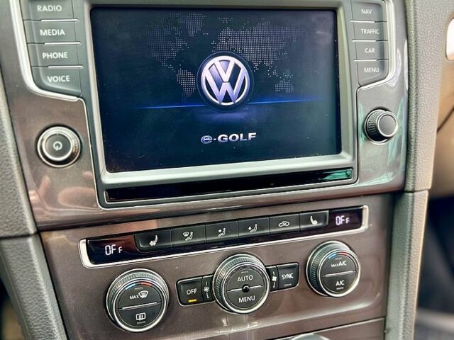 Белый Фольксваген e-Golf, объемом двигателя 0 л и пробегом 118 тыс. км за 9900 $, фото 10 на Automoto.ua