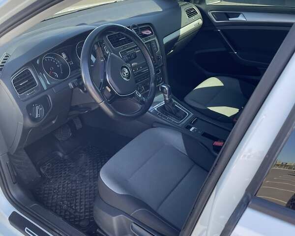 Белый Фольксваген e-Golf, объемом двигателя 0 л и пробегом 119 тыс. км за 8600 $, фото 22 на Automoto.ua