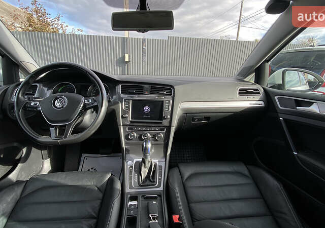 Белый Фольксваген e-Golf, объемом двигателя 0 л и пробегом 132 тыс. км за 9500 $, фото 82 на Automoto.ua