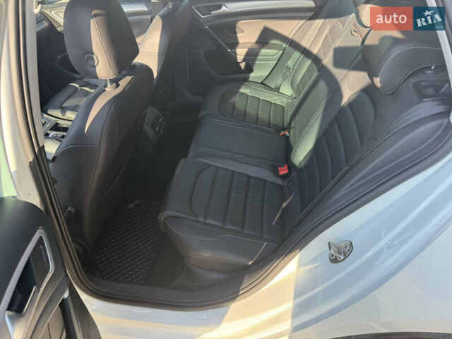 Белый Фольксваген e-Golf, объемом двигателя 0 л и пробегом 132 тыс. км за 10500 $, фото 7 на Automoto.ua