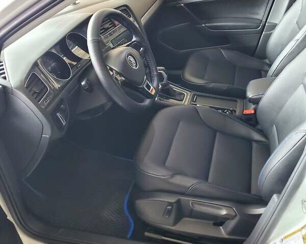 Білий Фольксваген e-Golf, об'ємом двигуна 0 л та пробігом 93 тис. км за 9100 $, фото 13 на Automoto.ua