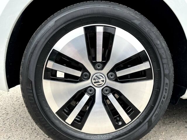 Білий Фольксваген e-Golf, об'ємом двигуна 0 л та пробігом 90 тис. км за 10300 $, фото 14 на Automoto.ua