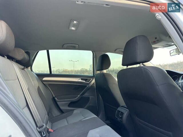 Белый Фольксваген e-Golf, объемом двигателя 0 л и пробегом 92 тыс. км за 7999 $, фото 25 на Automoto.ua