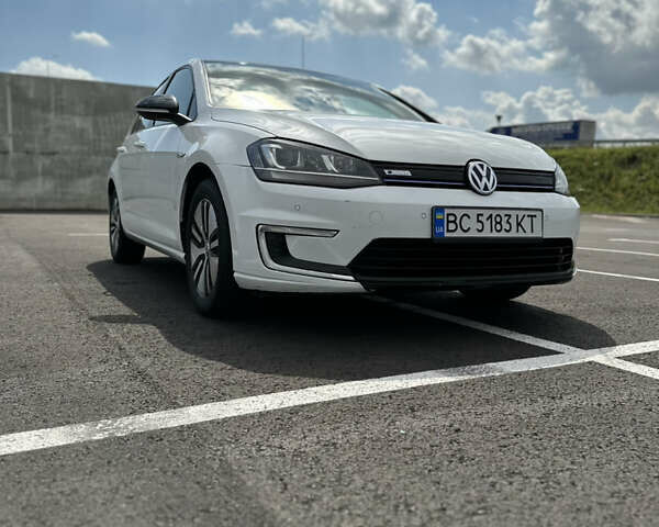 Белый Фольксваген e-Golf, объемом двигателя 0 л и пробегом 40 тыс. км за 15000 $, фото 17 на Automoto.ua