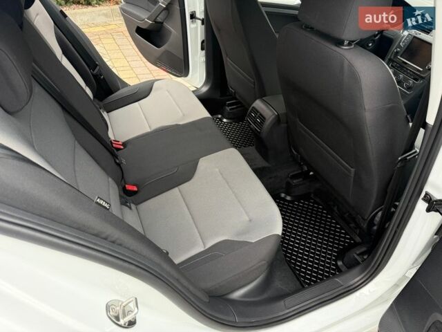 Білий Фольксваген e-Golf, об'ємом двигуна 0 л та пробігом 34 тис. км за 10999 $, фото 14 на Automoto.ua