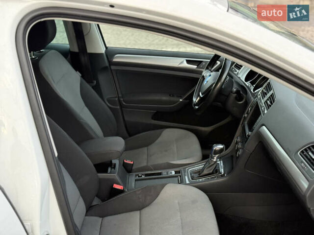 Білий Фольксваген e-Golf, об'ємом двигуна 0 л та пробігом 96 тис. км за 8900 $, фото 21 на Automoto.ua