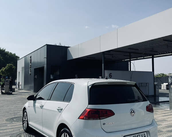 Белый Фольксваген e-Golf, объемом двигателя 0 л и пробегом 59 тыс. км за 9400 $, фото 5 на Automoto.ua