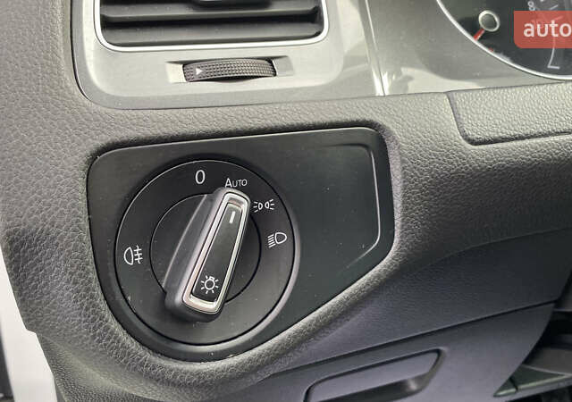 Белый Фольксваген e-Golf, объемом двигателя 0 л и пробегом 132 тыс. км за 9500 $, фото 92 на Automoto.ua