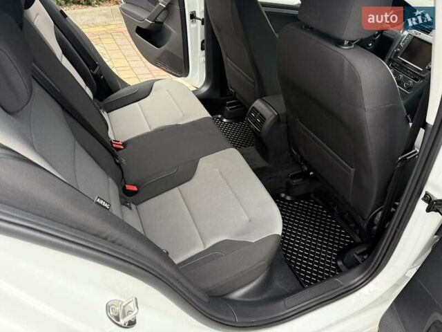 Білий Фольксваген e-Golf, об'ємом двигуна 0 л та пробігом 34 тис. км за 11999 $, фото 15 на Automoto.ua