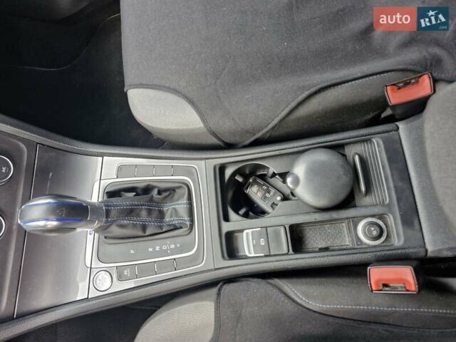 Белый Фольксваген e-Golf, объемом двигателя 0 л и пробегом 95 тыс. км за 8500 $, фото 10 на Automoto.ua