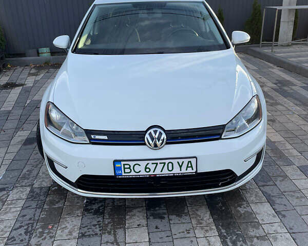 Белый Фольксваген e-Golf, объемом двигателя 0 л и пробегом 102 тыс. км за 7100 $, фото 1 на Automoto.ua