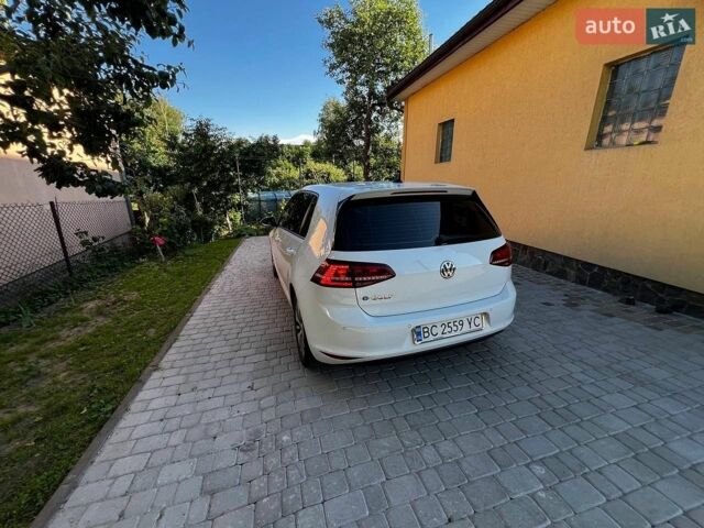 Белый Фольксваген e-Golf, объемом двигателя 0 л и пробегом 95 тыс. км за 8300 $, фото 15 на Automoto.ua
