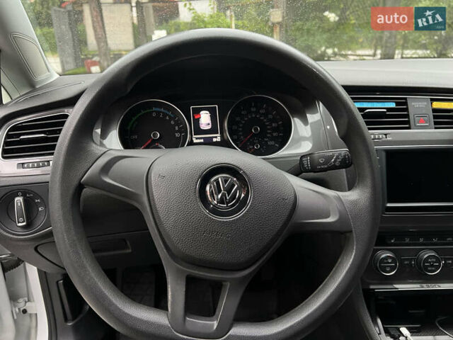 Белый Фольксваген e-Golf, объемом двигателя 0 л и пробегом 166 тыс. км за 7600 $, фото 13 на Automoto.ua