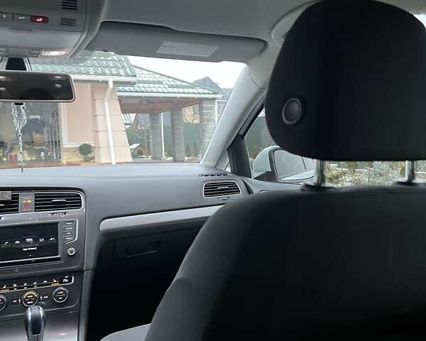 Белый Фольксваген e-Golf, объемом двигателя 0 л и пробегом 93 тыс. км за 8000 $, фото 20 на Automoto.ua