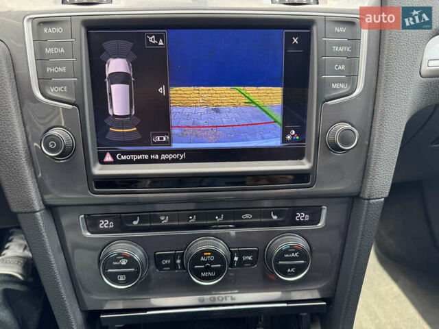 Белый Фольксваген e-Golf, объемом двигателя 0 л и пробегом 186 тыс. км за 9500 $, фото 14 на Automoto.ua