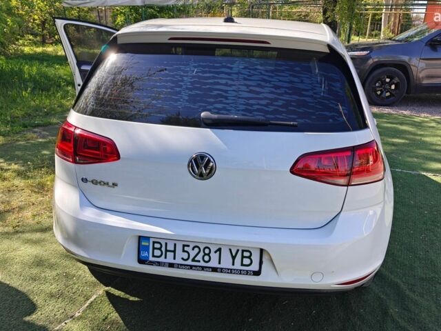 Белый Фольксваген e-Golf, объемом двигателя 0 л и пробегом 66 тыс. км за 9100 $, фото 4 на Automoto.ua