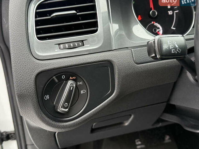 Белый Фольксваген e-Golf, объемом двигателя 0 л и пробегом 149 тыс. км за 8800 $, фото 21 на Automoto.ua