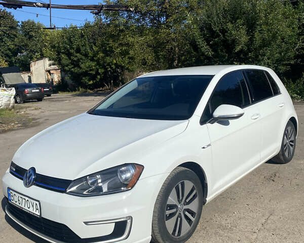 Белый Фольксваген e-Golf, объемом двигателя 0 л и пробегом 101 тыс. км за 8900 $, фото 2 на Automoto.ua