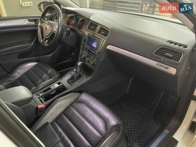 Белый Фольксваген e-Golf, объемом двигателя 0 л и пробегом 115 тыс. км за 8999 $, фото 36 на Automoto.ua