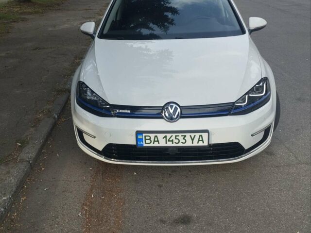 Белый Фольксваген e-Golf, объемом двигателя 0 л и пробегом 152 тыс. км за 9000 $, фото 4 на Automoto.ua