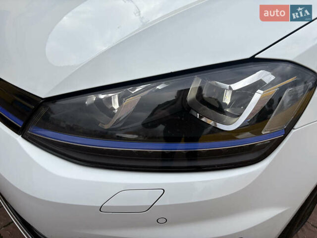 Белый Фольксваген e-Golf, объемом двигателя 0 л и пробегом 110 тыс. км за 8800 $, фото 32 на Automoto.ua