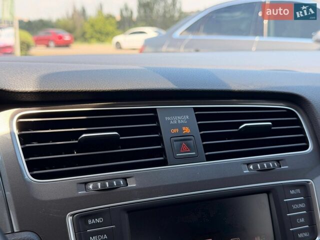Білий Фольксваген e-Golf, об'ємом двигуна 0 л та пробігом 143 тис. км за 9800 $, фото 64 на Automoto.ua