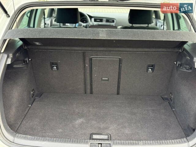 Білий Фольксваген e-Golf, об'ємом двигуна 0 л та пробігом 96 тис. км за 8900 $, фото 22 на Automoto.ua