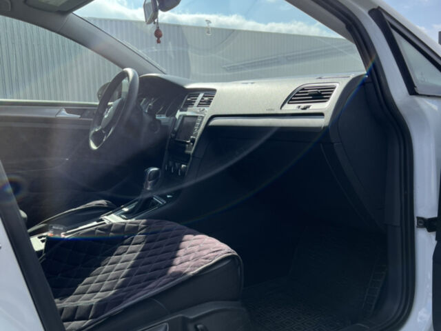 Белый Фольксваген e-Golf, объемом двигателя 0 л и пробегом 130 тыс. км за 10400 $, фото 41 на Automoto.ua