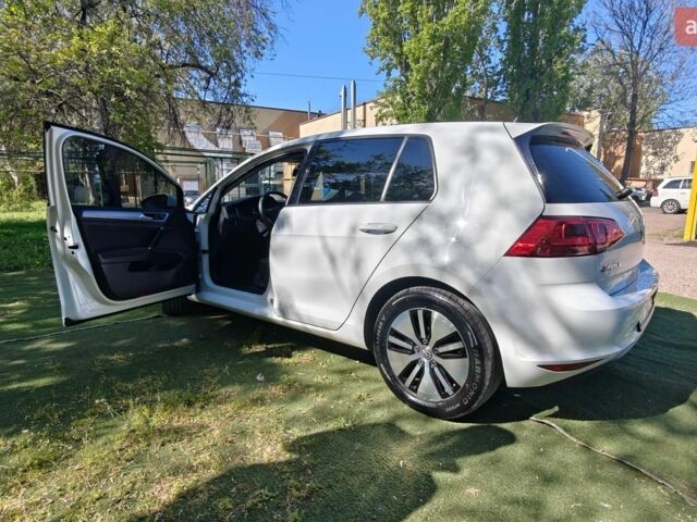 Белый Фольксваген e-Golf, объемом двигателя 0 л и пробегом 66 тыс. км за 9100 $, фото 3 на Automoto.ua