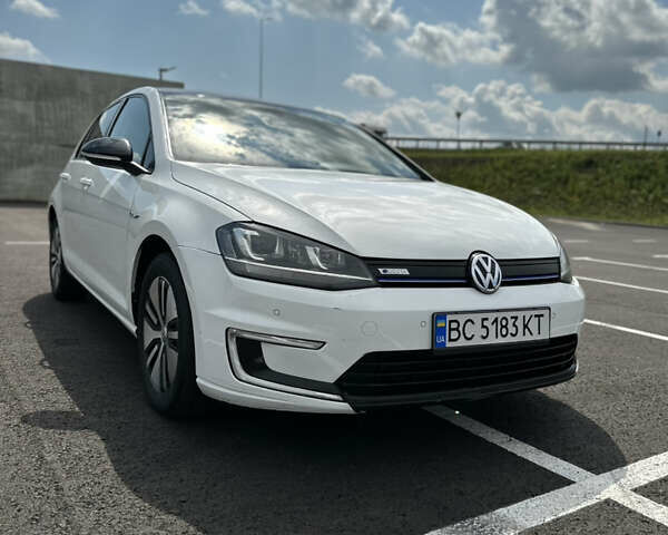 Белый Фольксваген e-Golf, объемом двигателя 0 л и пробегом 40 тыс. км за 15000 $, фото 18 на Automoto.ua