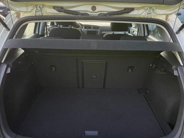 Белый Фольксваген e-Golf, объемом двигателя 0 л и пробегом 107 тыс. км за 9200 $, фото 26 на Automoto.ua