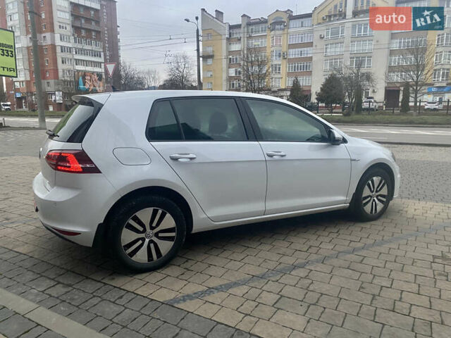 Белый Фольксваген e-Golf, объемом двигателя 0 л и пробегом 153 тыс. км за 8199 $, фото 4 на Automoto.ua