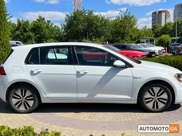 Белый Фольксваген e-Golf, объемом двигателя 24 л и пробегом 77 тыс. км за 10999 $, фото 7 на Automoto.ua