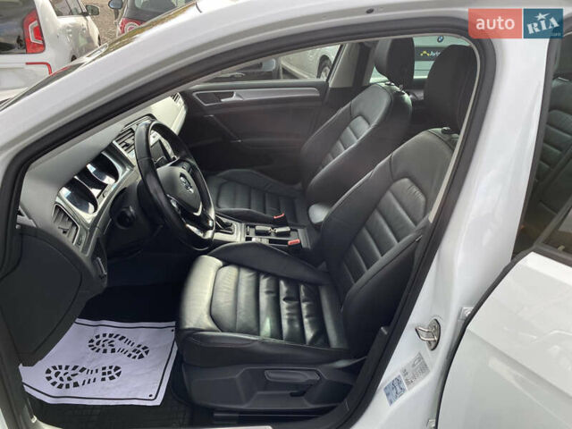 Белый Фольксваген e-Golf, объемом двигателя 0 л и пробегом 132 тыс. км за 9500 $, фото 99 на Automoto.ua