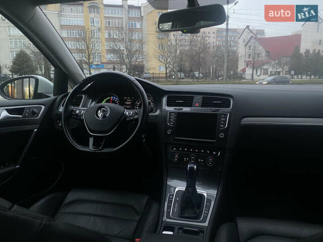 Белый Фольксваген e-Golf, объемом двигателя 0 л и пробегом 153 тыс. км за 8199 $, фото 6 на Automoto.ua