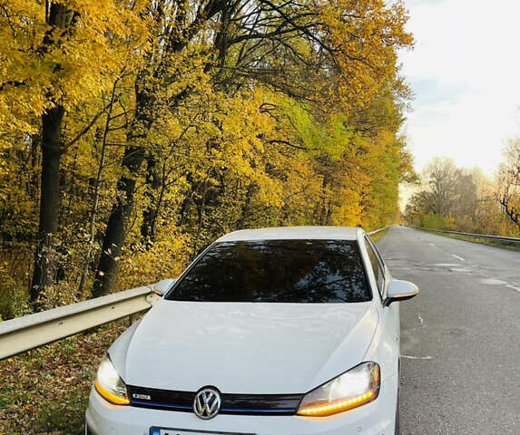 Белый Фольксваген e-Golf, объемом двигателя 0 л и пробегом 59 тыс. км за 9400 $, фото 9 на Automoto.ua