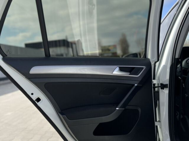 Белый Фольксваген e-Golf, объемом двигателя 0 л и пробегом 130 тыс. км за 10400 $, фото 34 на Automoto.ua