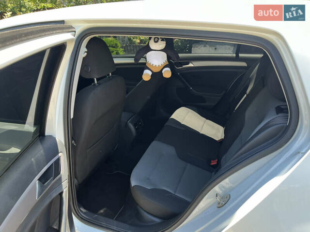Белый Фольксваген e-Golf, объемом двигателя 0 л и пробегом 126 тыс. км за 9500 $, фото 8 на Automoto.ua
